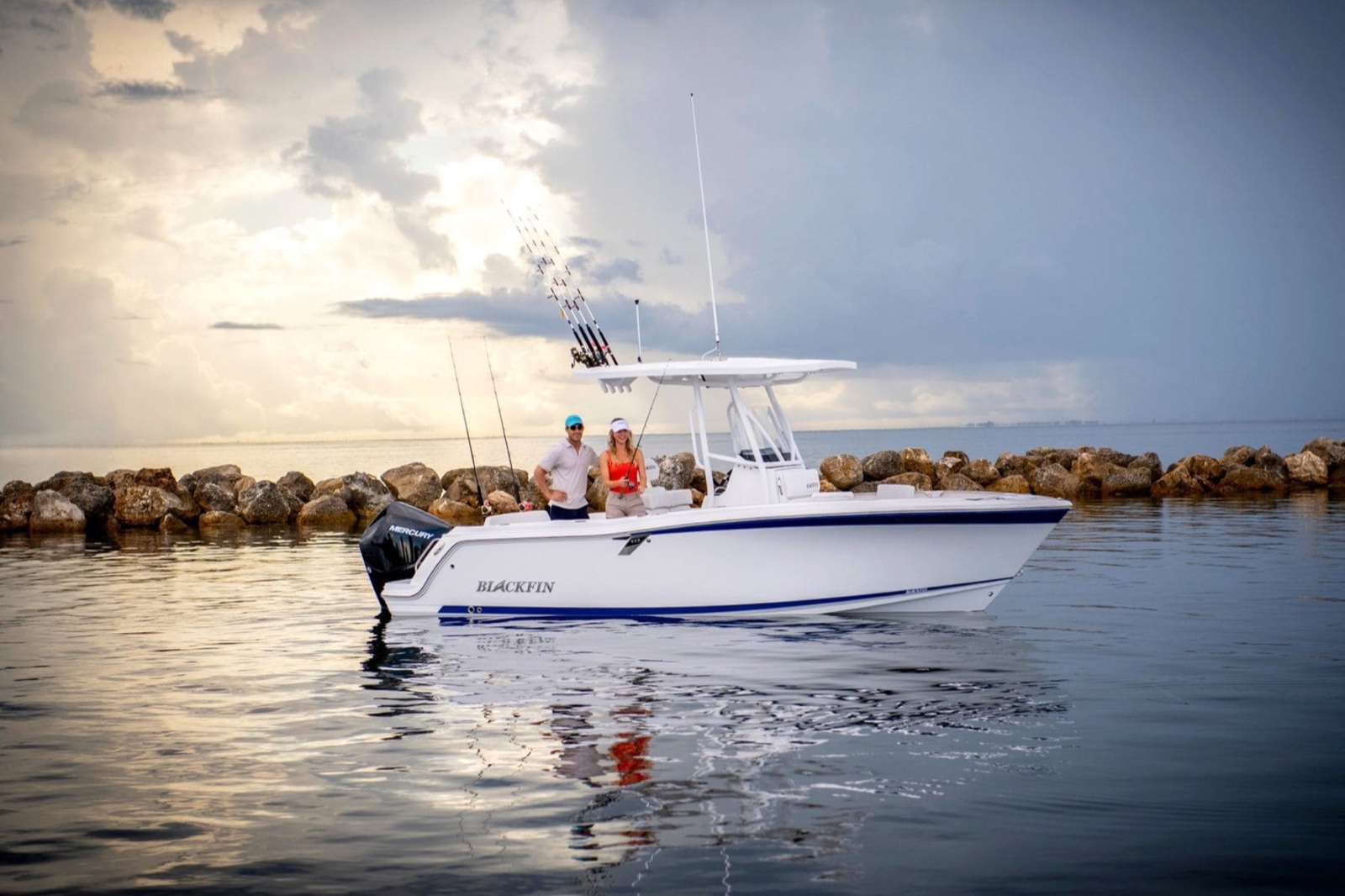 Boston Whaler 230 Outrage
