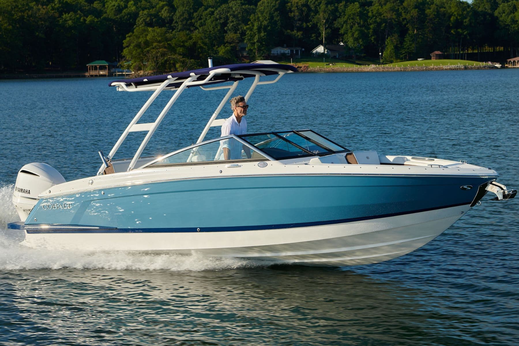 Cobalt R4 Outboard Featured