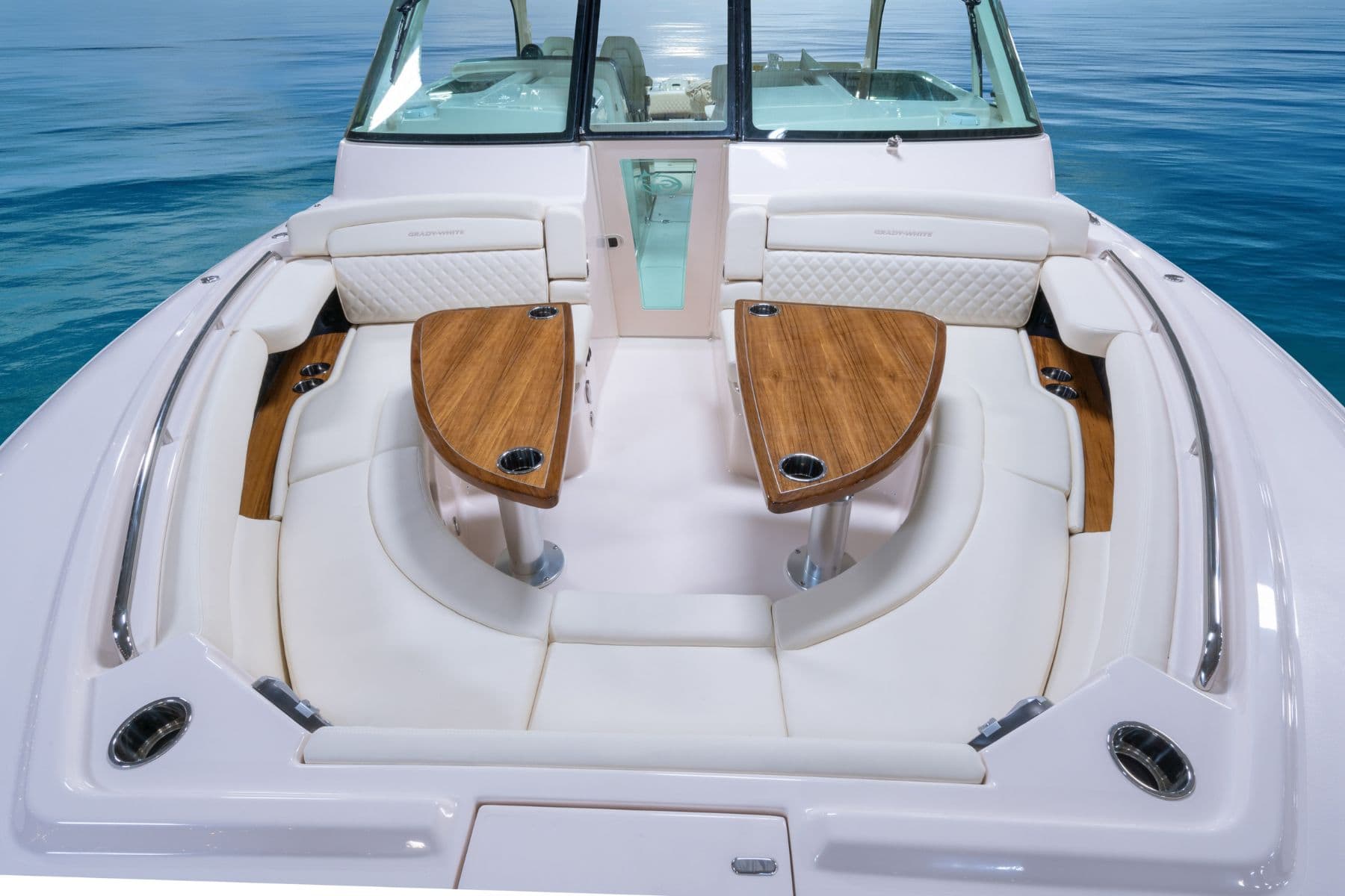 Grady white freedom 415 dual console bow area