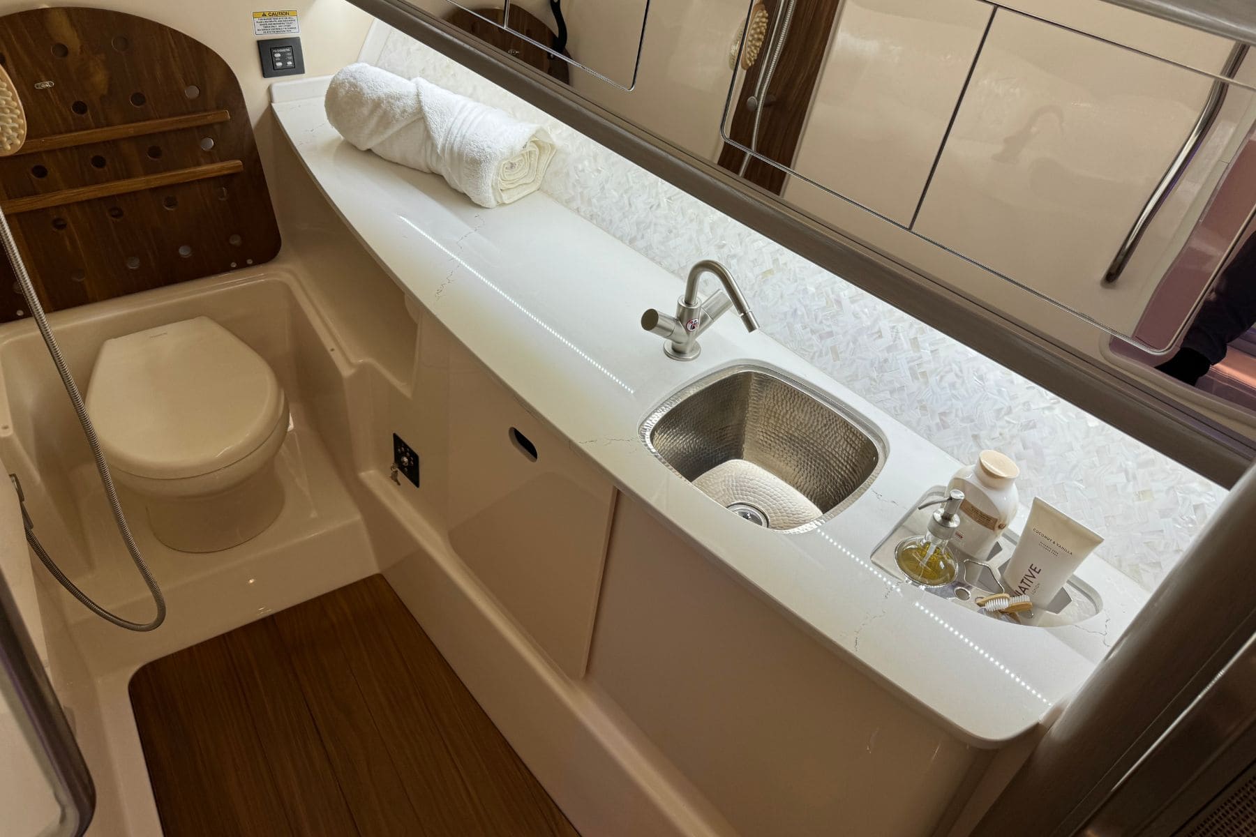 Grady White Freedom 415 Dual Console Sink