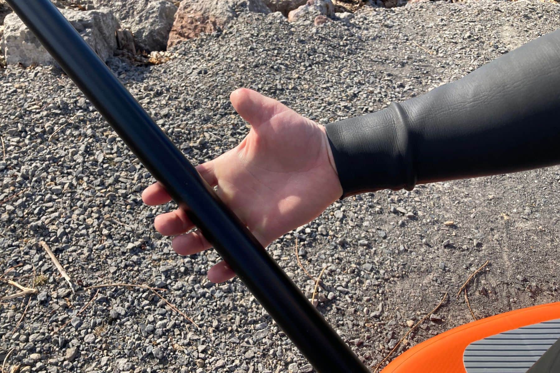 How to hold a Paddle Board Paddle