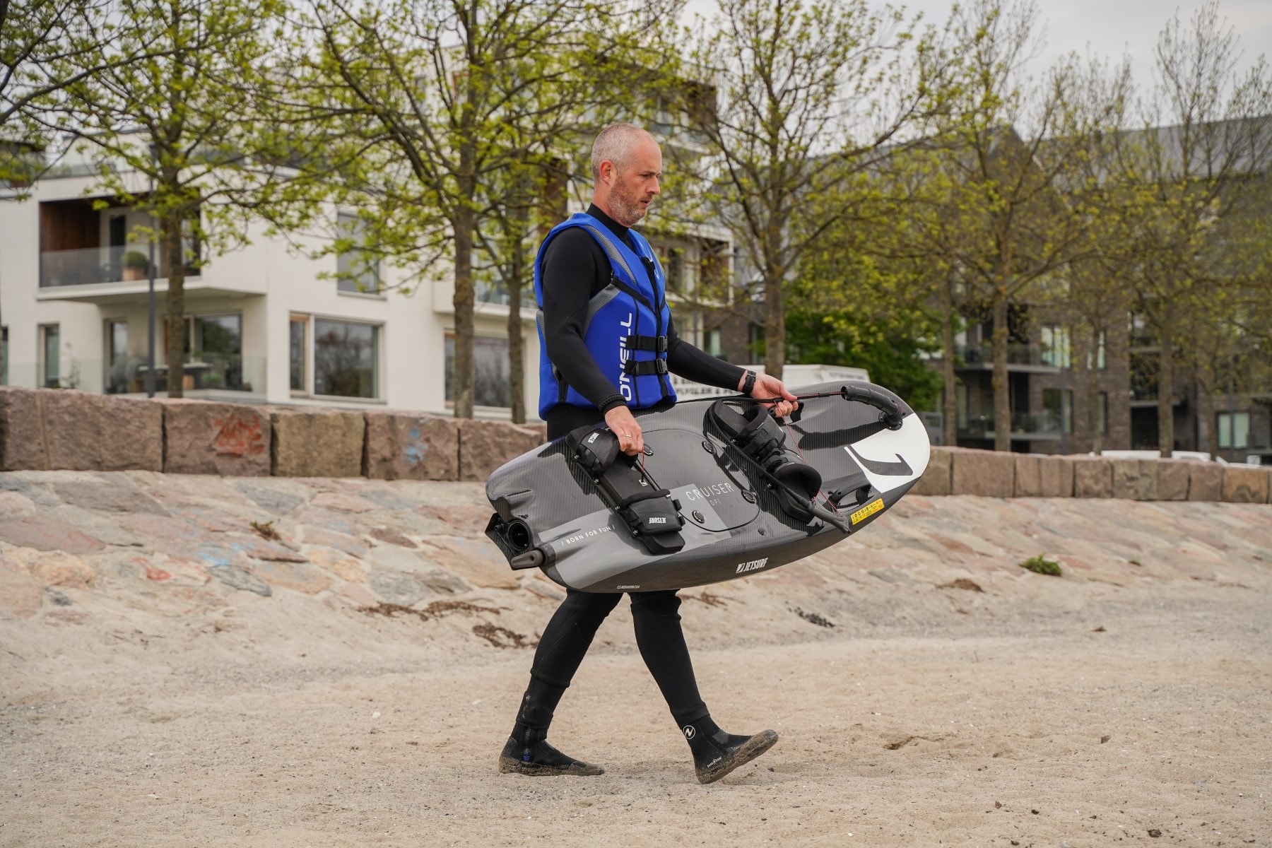 Jetsurf cruiser dfi carrying to water
