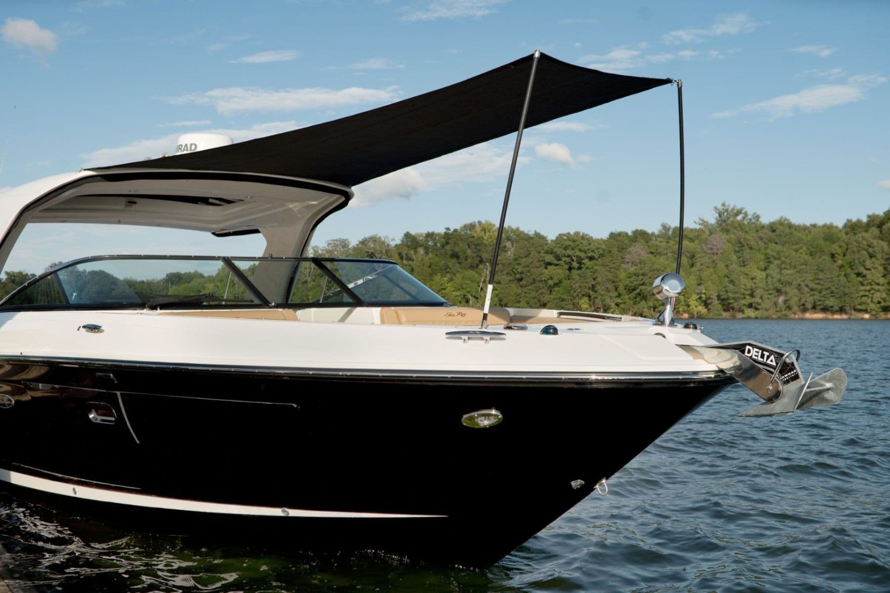 Sea Ray SLX 350 Bowrider Boat photo 3