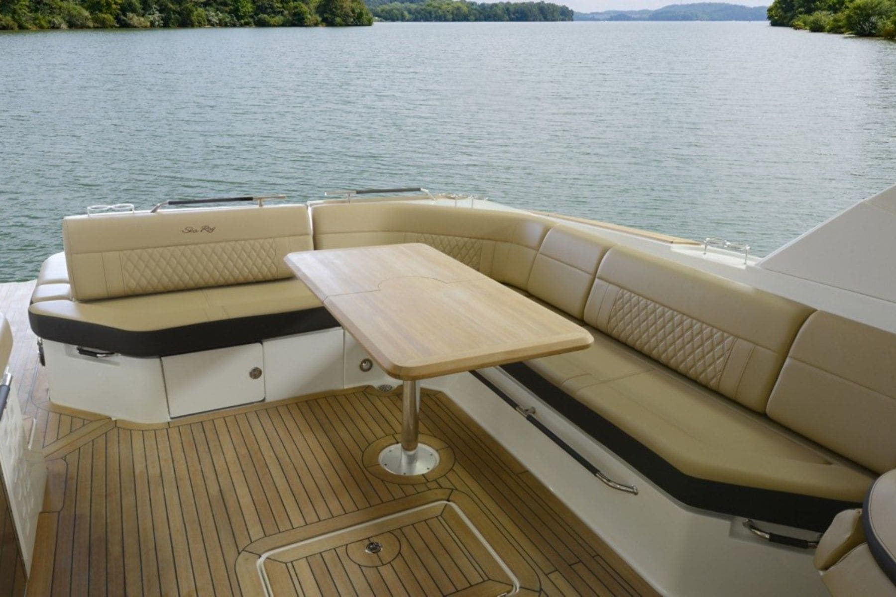 Sea Ray SLX 400 Bowrider Boat photo 7