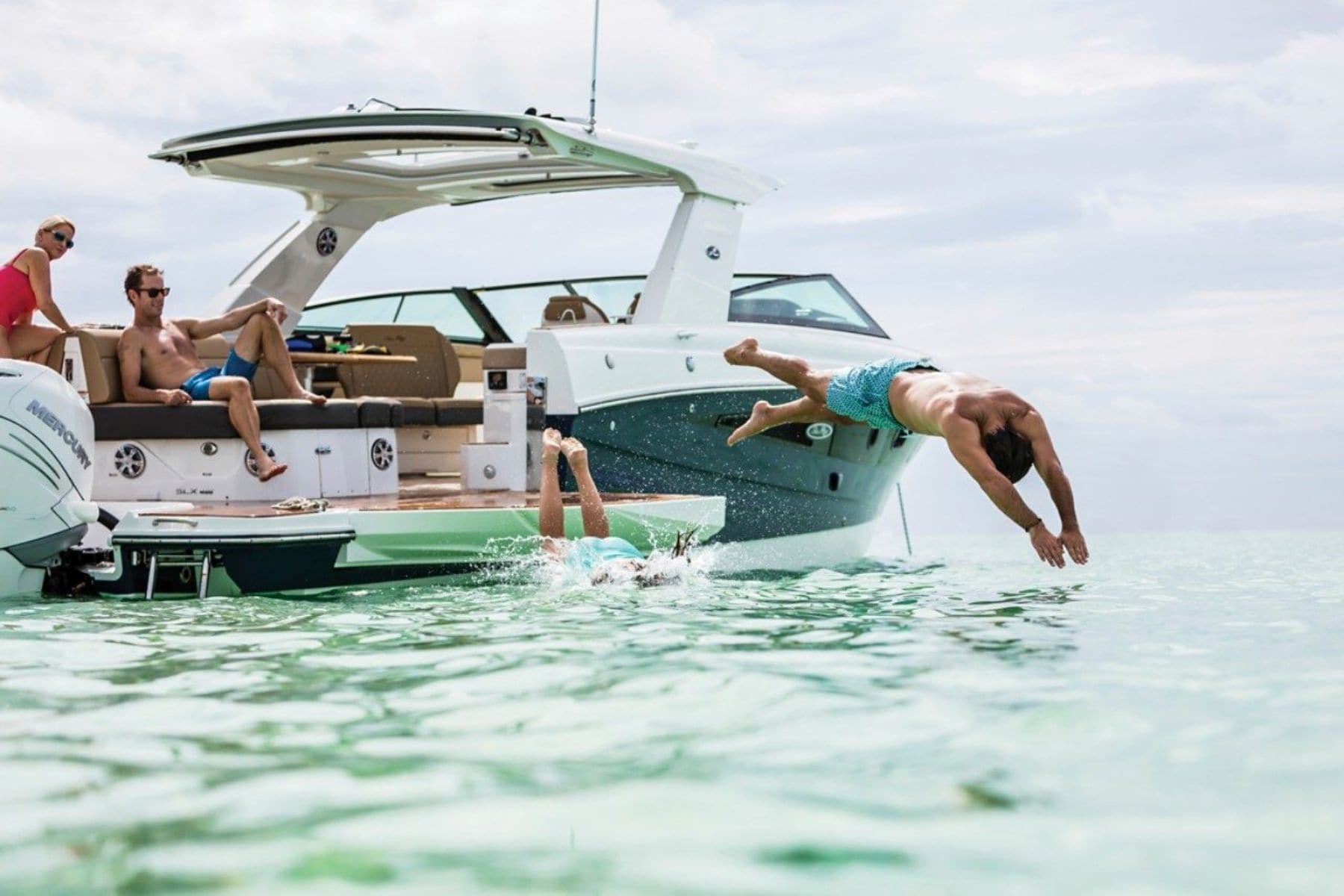 Sea ray slx 400 ob swim down terrace diving