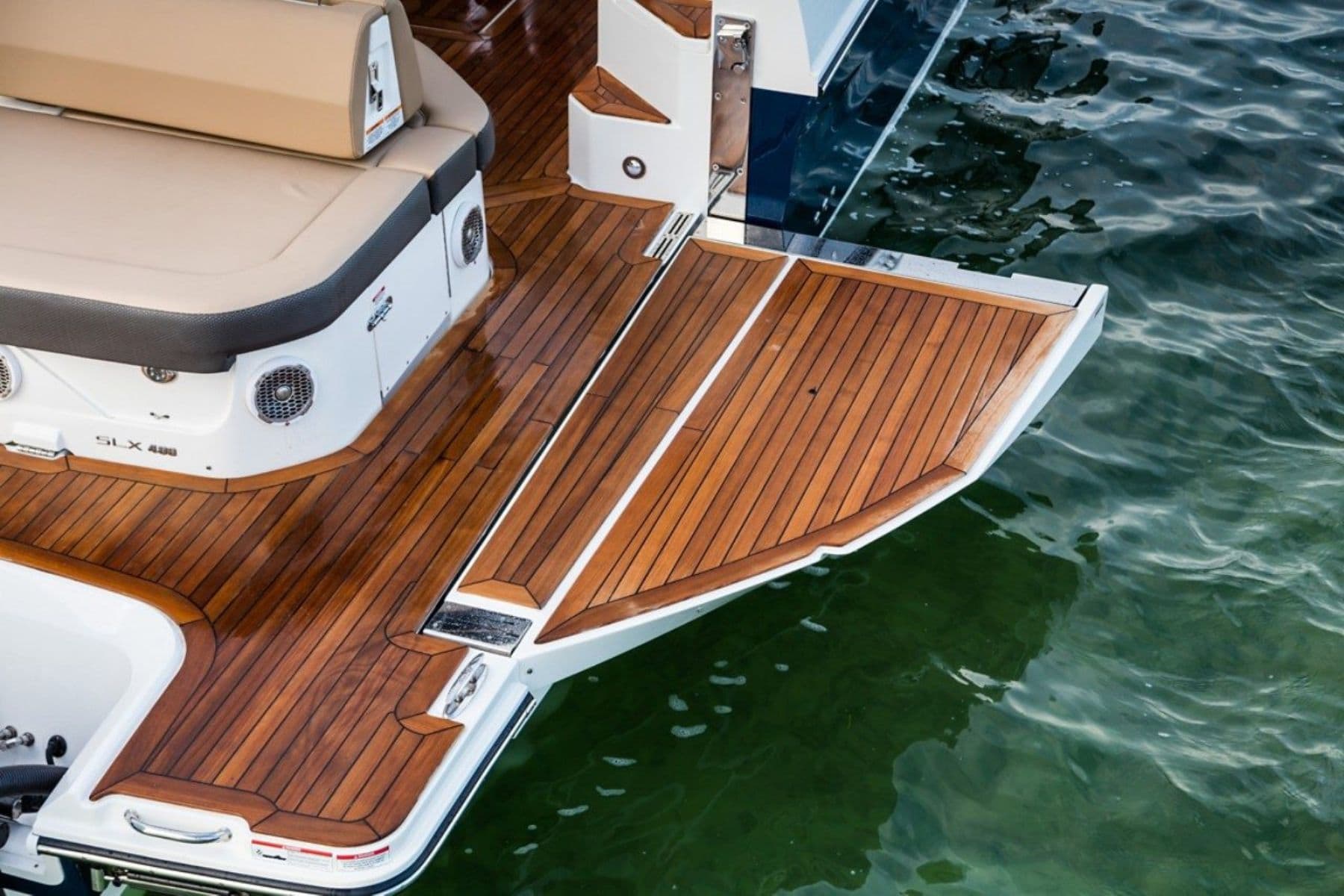 Sea ray slx 400 ob swim down terrace