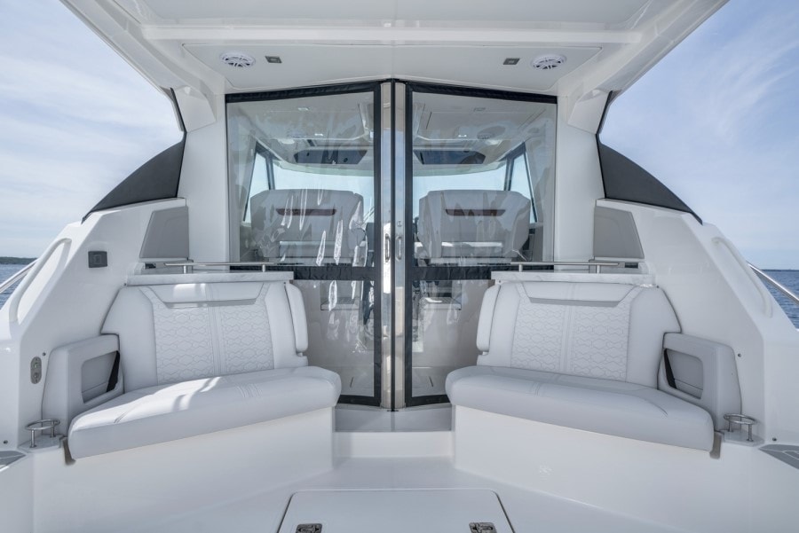 Tiara 43le exterior pilothouse