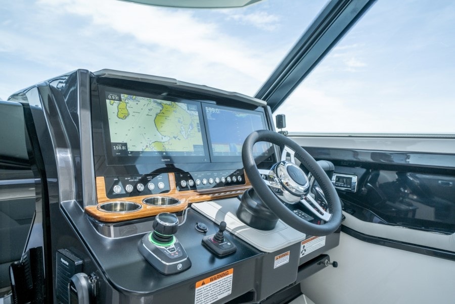 Tiara 43 LE Cabin Cruiser Boat photo 8