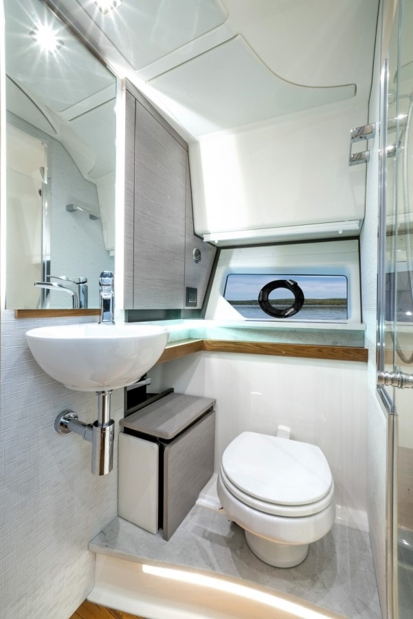 Tiara 43le interior head
