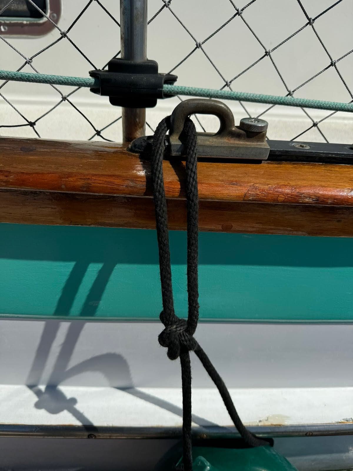 How to tie a knot for a fender bowline